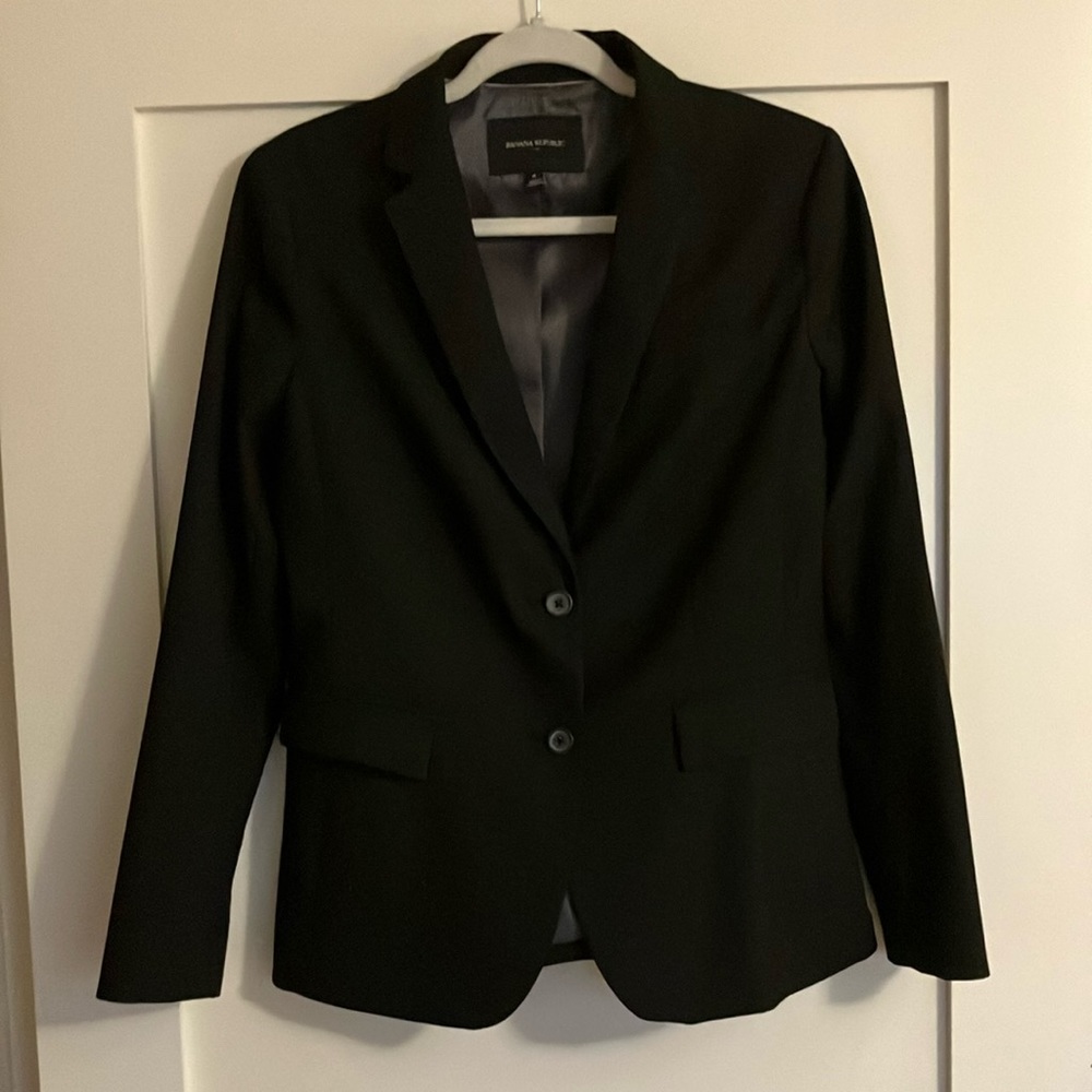 Classy and beautiful Banana Republic two button blazer -size 4